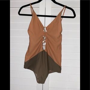 Acacia Swimwear NWT Kokomo in Opihi/Topless Small